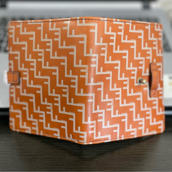 Fossil Mykel Passport Case - Picture 3 of 7